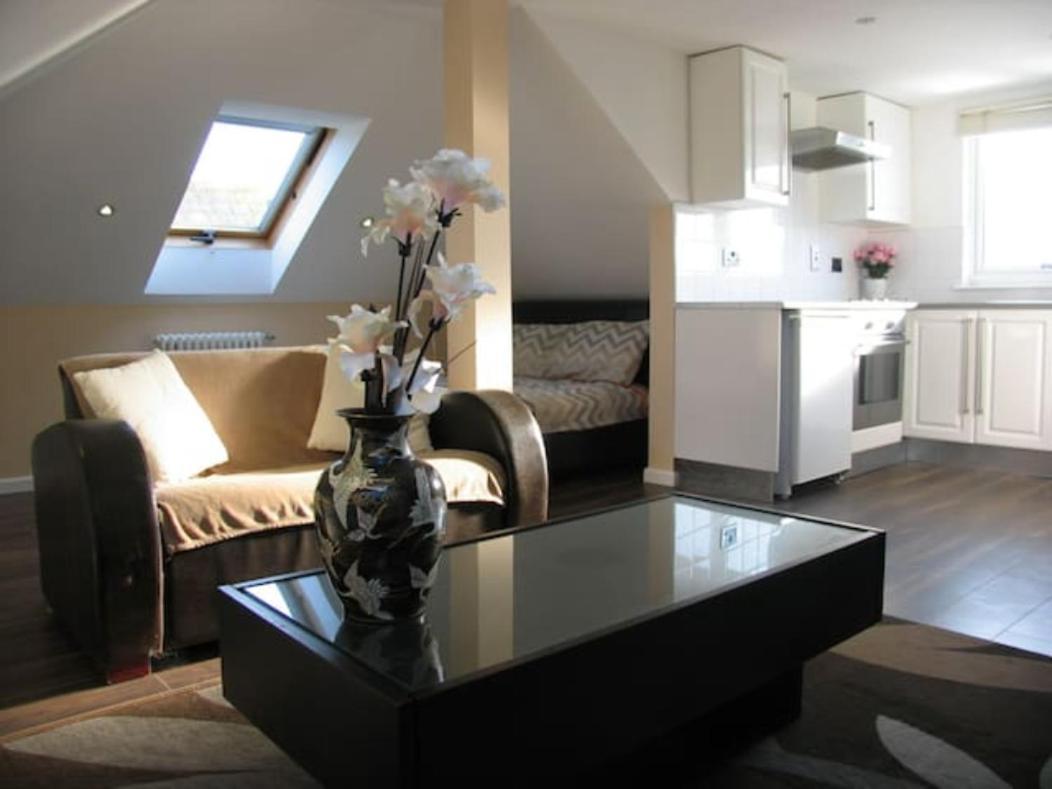 Modern Cosy Private Studio, Wifi, Ip-Tv, Must See Romford Zewnętrze zdjęcie