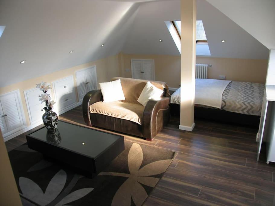 Modern Cosy Private Studio, Wifi, Ip-Tv, Must See Romford Zewnętrze zdjęcie